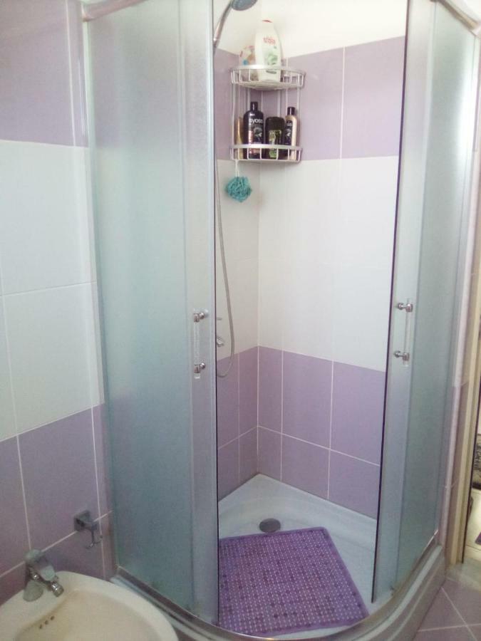 Homestay Sazani's Place Fier